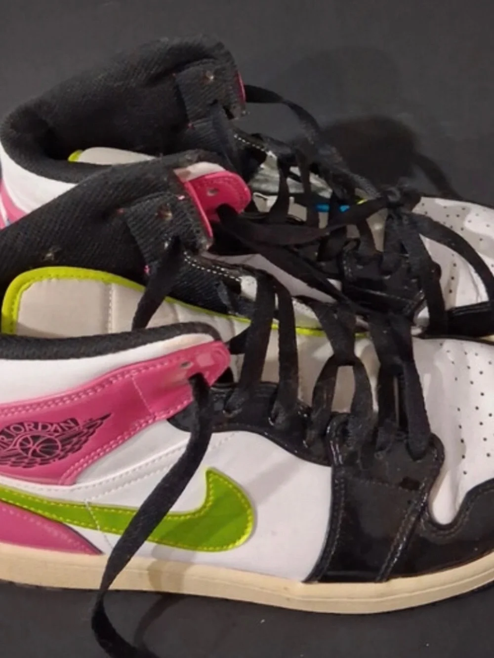 Used Jordan 1 Mid SE Cyber/ Active Fuchsia Size 9.5